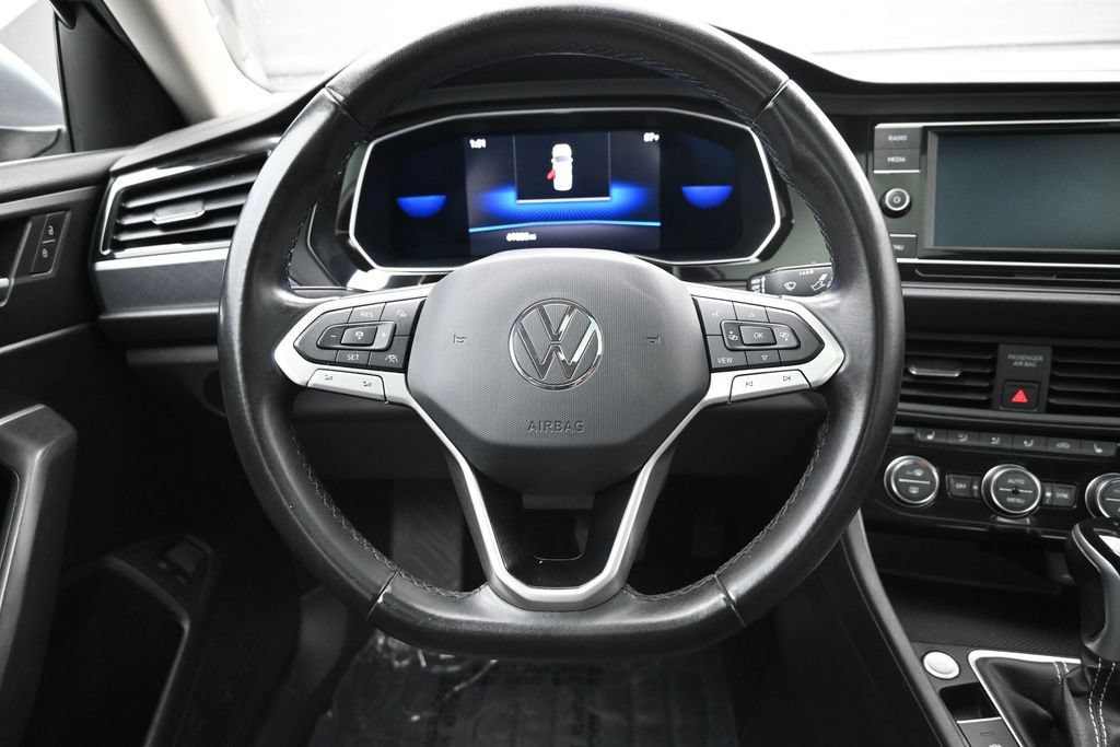 Used 2022 Volkswagen Jetta SE FWD image 13
