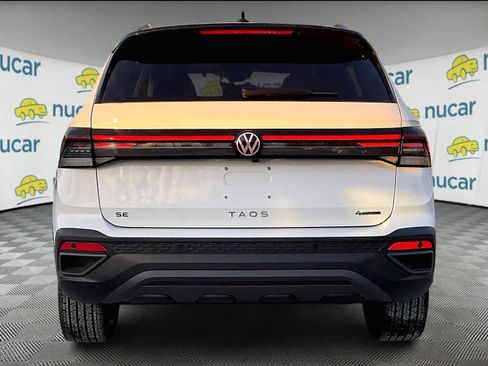 New 2026 Volkswagen Taos SE image 6