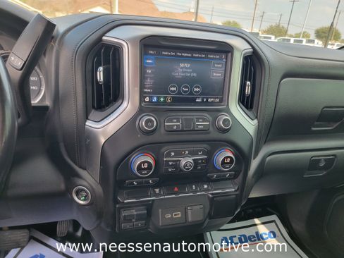Used 2022 Chevrolet Silverado 2500 LT w/ Convenience Package image 25