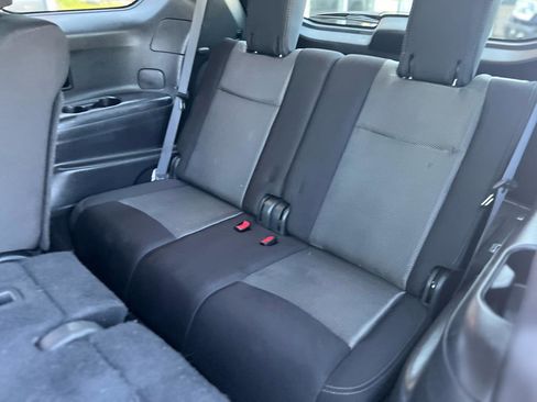 Used 2017 Nissan Pathfinder SV image 14