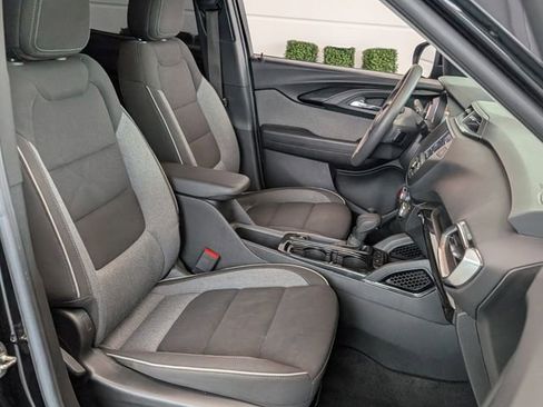 Used 2023 Chevrolet TrailBlazer LT FWD image 13