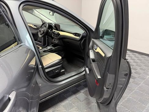 Used 2022 Ford Escape Titanium w/ Titanium Elite Package image 19