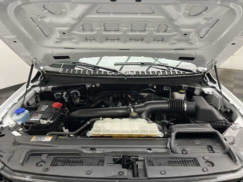 Used 2024 Ford Expedition XLT image 32