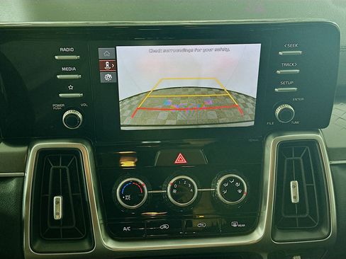 Used 2023 Kia Sorento LX image 22