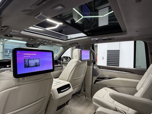 Used 2025 Cadillac Escalade ESV Sport Platinum image 38