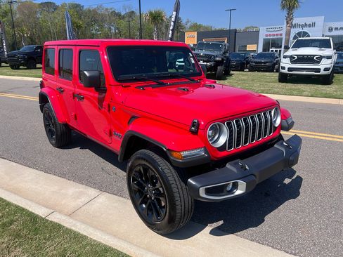 Certified 2025 Jeep Wrangler Unlimited Sahara w/ Safety Group AWD/4WD image 1
