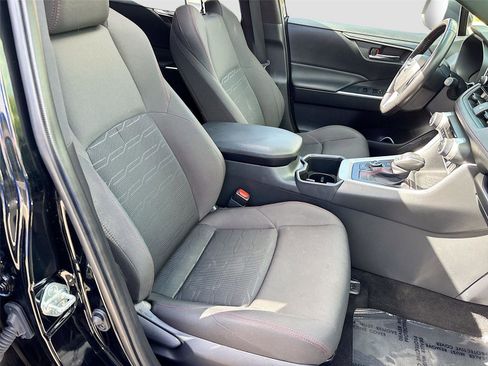 Used 2023 Toyota RAV4 SE w/ Weather & Moonroof Package image 29