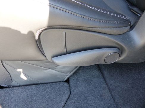 Used 2026 Chrysler Pacifica Select FWD image 40