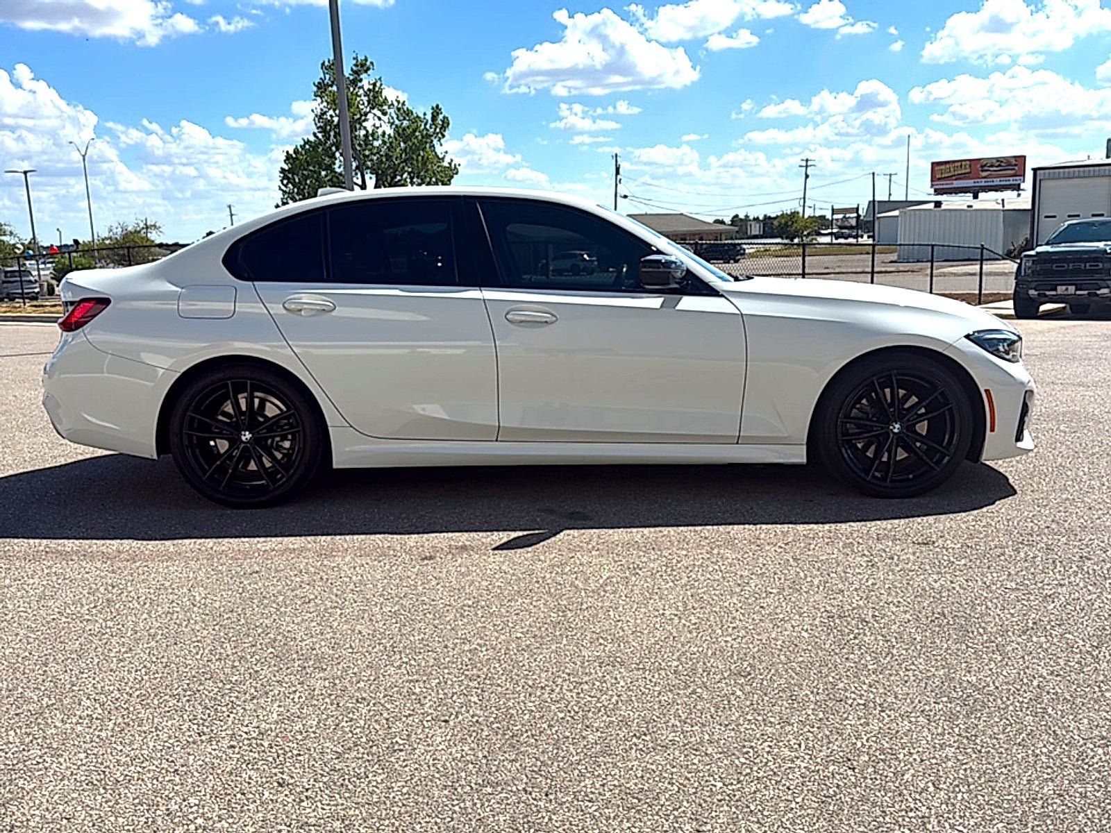 Used 2022 BMW 330i Sedan w/ M Sport Package RWD image 5