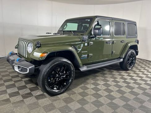 Used 2023 Jeep Wrangler Unlimited Sahara w/ Cold Weather Group AWD/4WD image 6