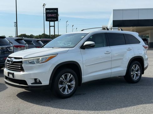 Used 2016 Toyota Highlander Plus AWD/4WD image 1