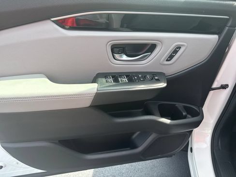 Certified 2025 Honda Pilot EX-L image 9