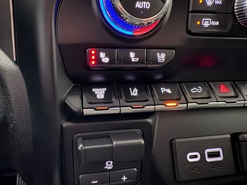 Certified 2022 GMC Sierra 2500 Denali w/ Denali Ultimate Package image 23