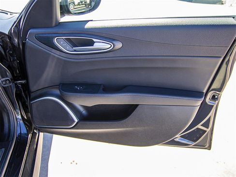 Used 2023 Alfa Romeo Giulia Sprint image 16