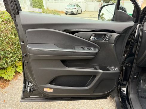 Used 2020 Honda Pilot Touring image 16