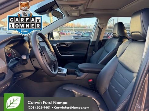 Used 2022 Toyota RAV4 XLE Premium image 7