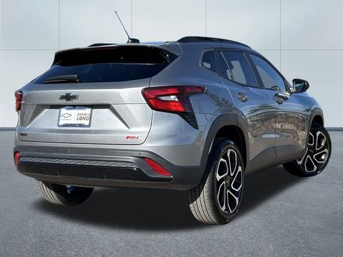 Used 2024 Chevrolet Trax RS w/ Driver Confidence Package image 2