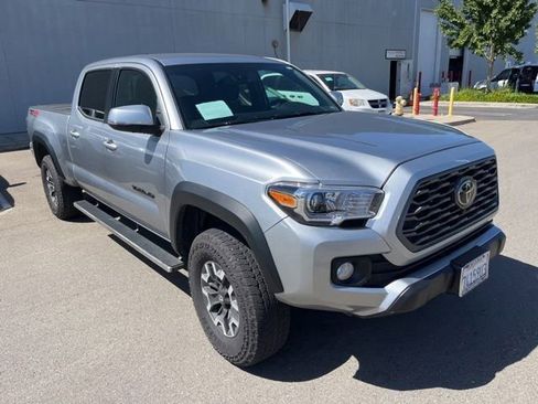 Used 2023 Toyota Tacoma TRD Off-Road w/ Advanced Technology Package AWD/4WD image 3