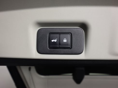 Used 2023 Nissan Ariya EVOLVE+ e-4ORCE image 24