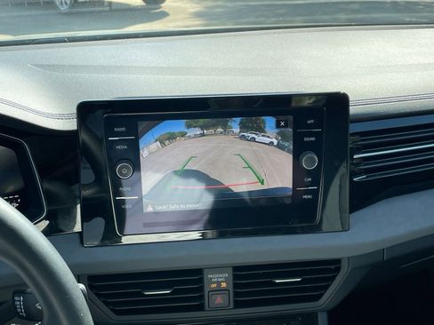 Used 2025 Volkswagen Jetta SE image 27