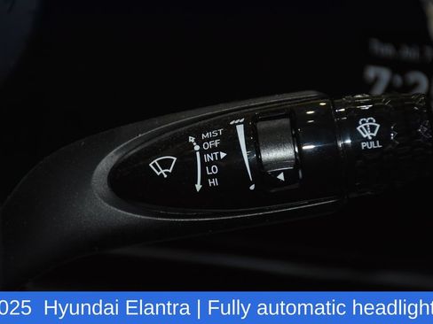 Used 2025 Hyundai Elantra SEL FWD image 15