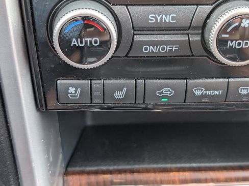 Used 2019 Subaru Ascent Touring w/ Popular Package #3 AWD/4WD image 34