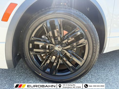 Used 2022 Volkswagen Tiguan SE R-Line FWD image 24