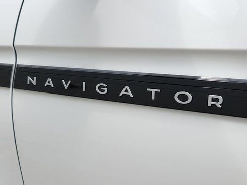 New 2025 Lincoln Navigator Black Label image 16