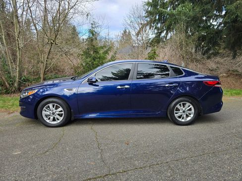 Used 2018 Kia Optima LX image 2