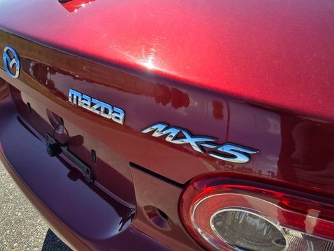 Used 2010 MAZDA MX-5 Miata Grand Touring w/ Premium Pkg RWD image 10
