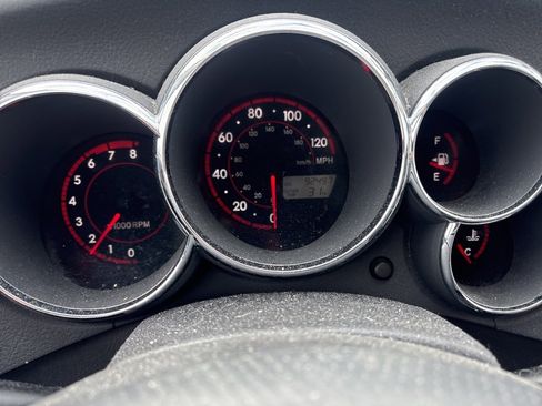 Used 2008 Pontiac Vibe w/ Sun And Sound Package image 11