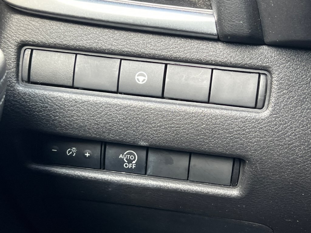 Certified 2023 Nissan Rogue SV FWD image 25