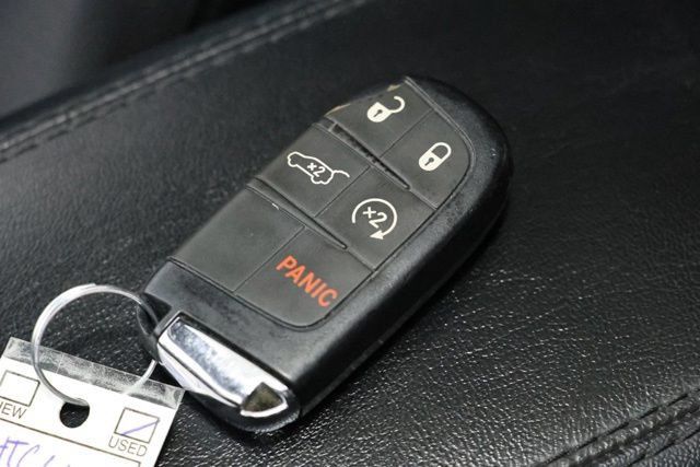 Used 2025 Jeep Compass Latitude w/ Sun & Sound Group AWD/4WD image 37