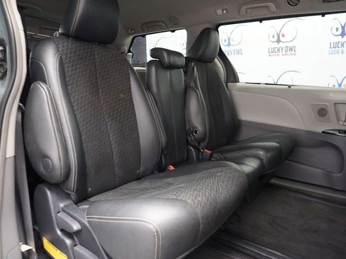 Used 2014 Toyota Sienna SE FWD image 20