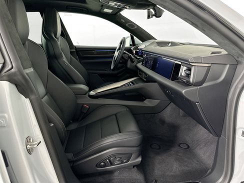 Certified 2025 Porsche Macan Turbo Electric image 30