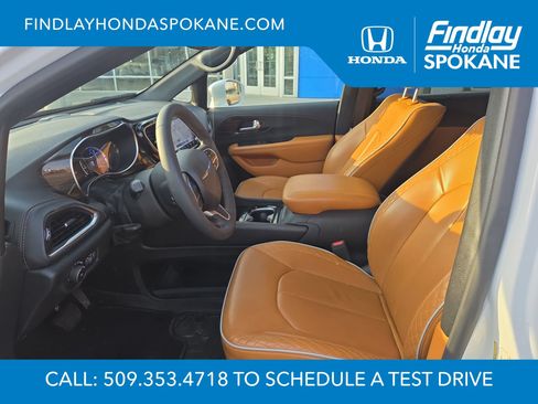 Used 2022 Chrysler Pacifica Pinnacle FWD image 13