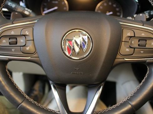 Used 2023 Buick Envision Avenir image 23