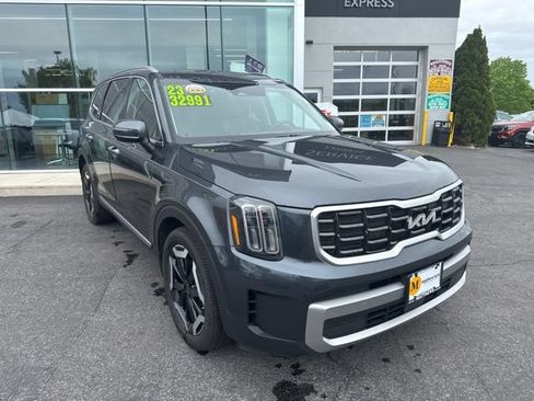 Certified 2023 Kia Telluride S w/ S Sunroof Package AWD/4WD image 2