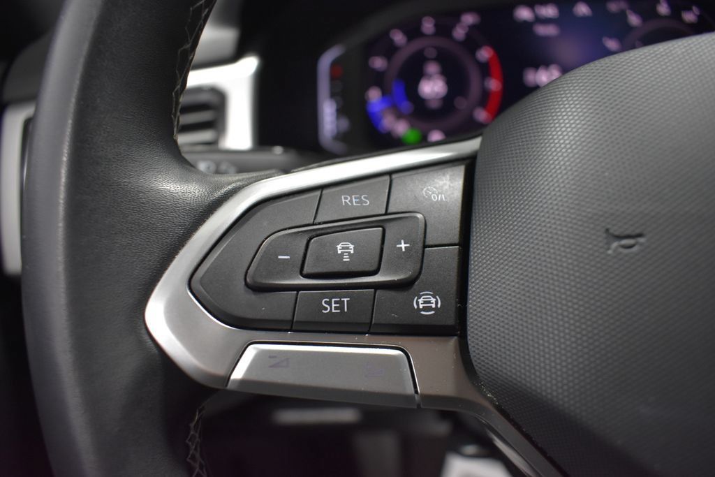 Used 2023 Volkswagen Atlas Cross Sport SE AWD/4WD image 26