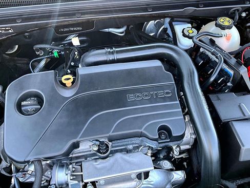 Used 2021 Chevrolet Malibu RS FWD image 32