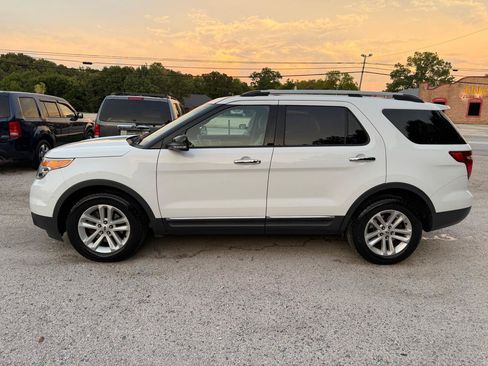 Used 2013 Ford Explorer XLT FWD image 2