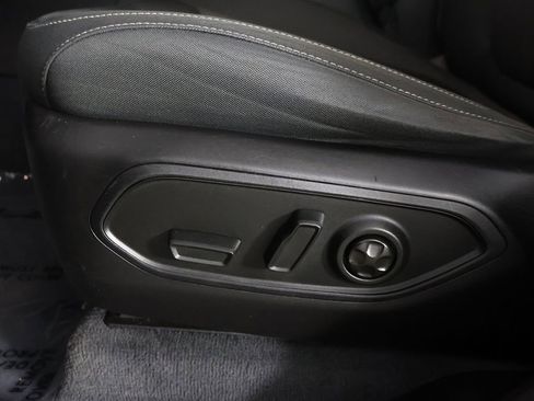 Used 2023 Jeep Grand Cherokee Laredo AWD/4WD image 32