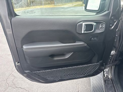 Used 2020 Jeep Wrangler Unlimited Sahara image 13