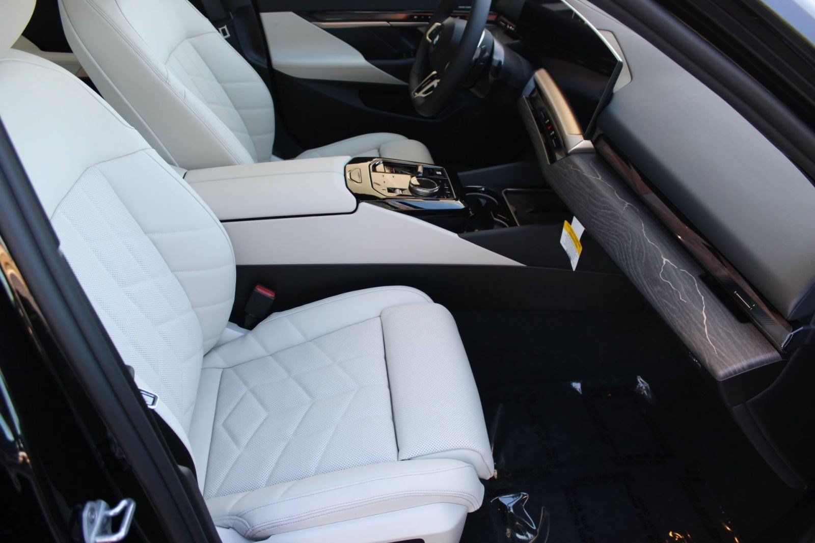 Used 2026 BMW 530i w/ M Sport Package RWD image 27