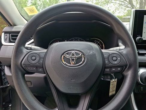 Used 2023 Toyota RAV4 LE AWD/4WD image 18