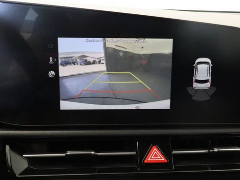 Used 2023 Kia Niro EX FWD image 25