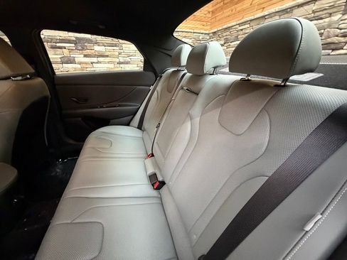 Certified 2025 Hyundai Elantra Limited image 28