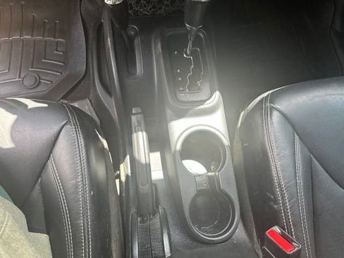 Used 2017 Jeep Wrangler Unlimited Sahara w/ Connectivity Group AWD/4WD image 13
