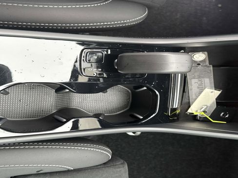 Certified 2024 Volvo C40 P8 Recharge Ultimate w/ Protection Package Premier image 25