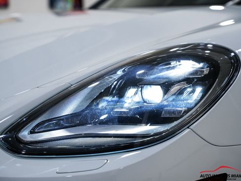 Used 2018 Porsche Panamera image 35